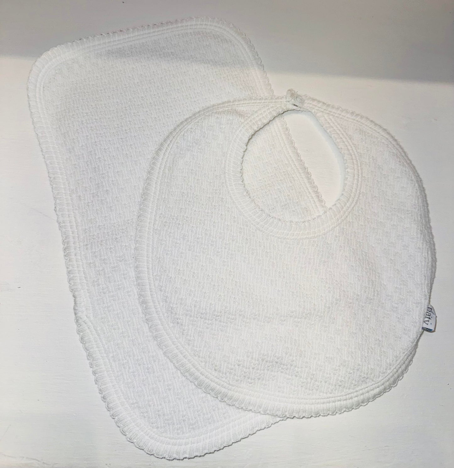 Paty - White Burp And Bib
