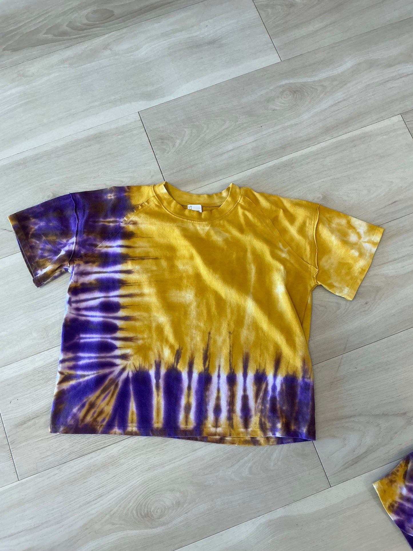 ERGE - Short Sleeve T-shirt Purple/Gold
